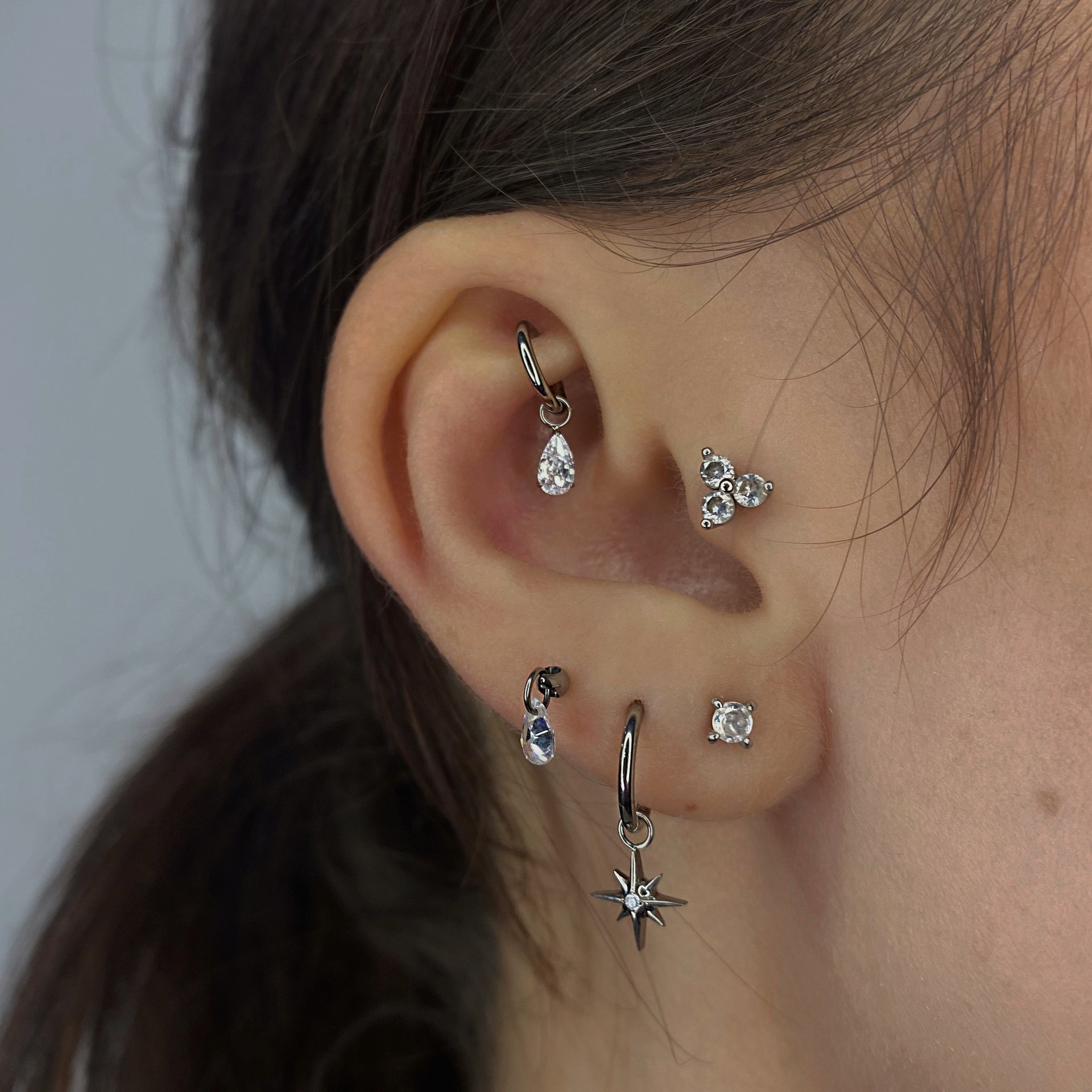 Kolczyk tragus z tytanu chirurgicznego ASTM F136 - model 02